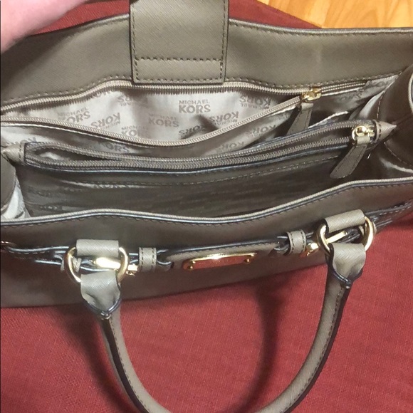 MK Purse - Picture 2 of 4